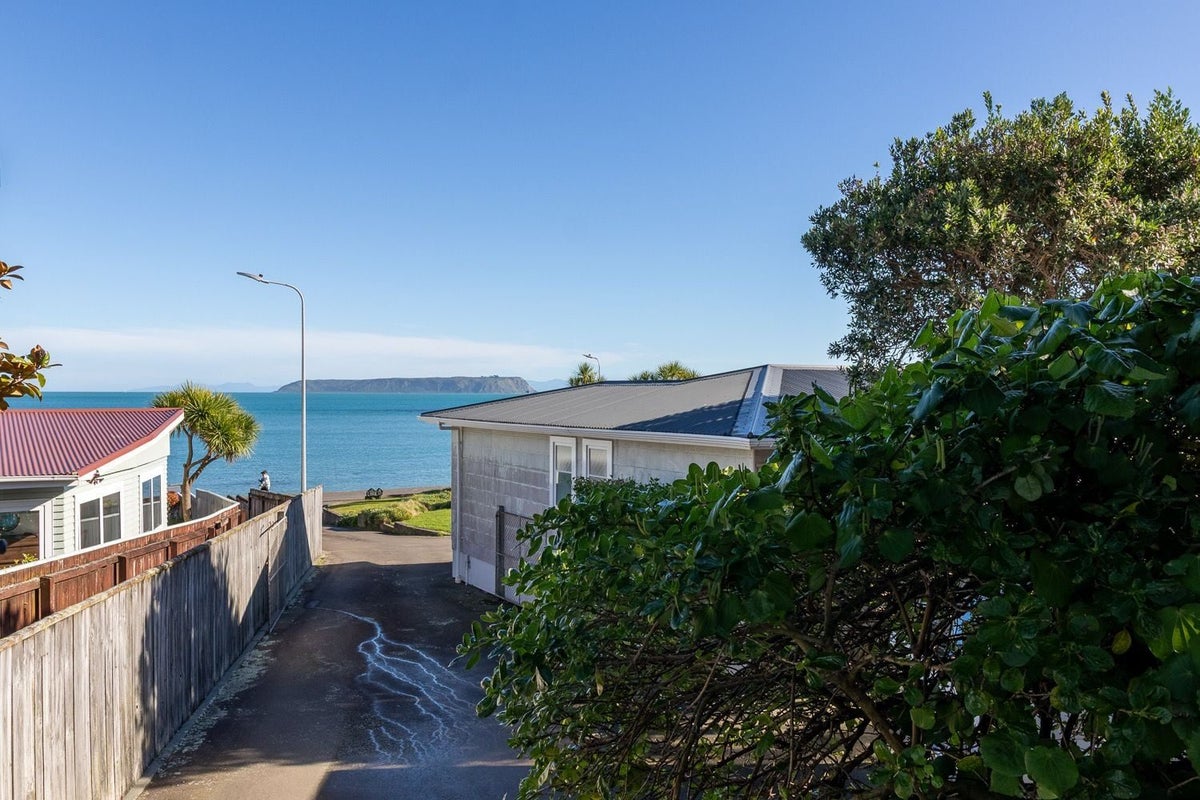41A Moana Road, Plimmerton, Porirua - Carousel 11