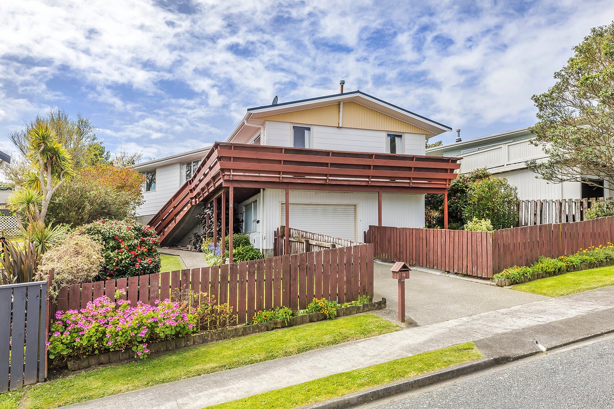 19 Mapplebeck Street, Titahi Bay, Porirua - Carousel 1