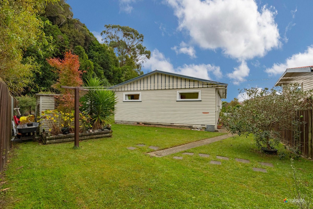 40 Pembroke Street, Tawa, Wellington - Carousel 9