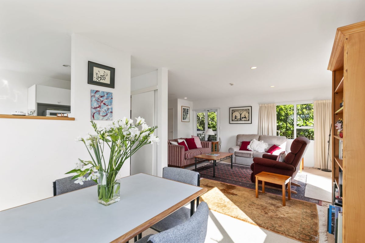 1/10 Tisdall Street, Karori, Wellington - Carousel 2