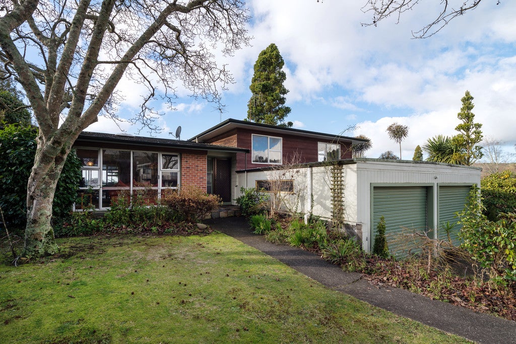 4 Wychwood Crescent, Springfield, Rotorua - Carousel 2