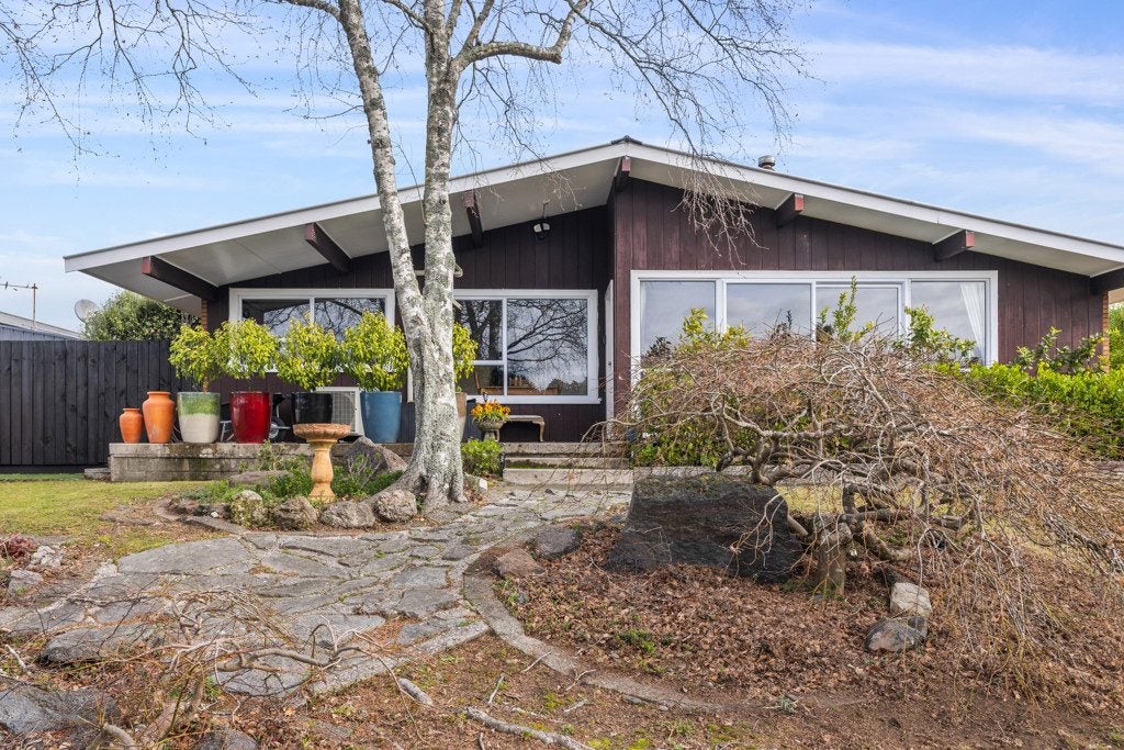 16 Rimuvale Street, Pukehangi, Rotorua - Carousel 1