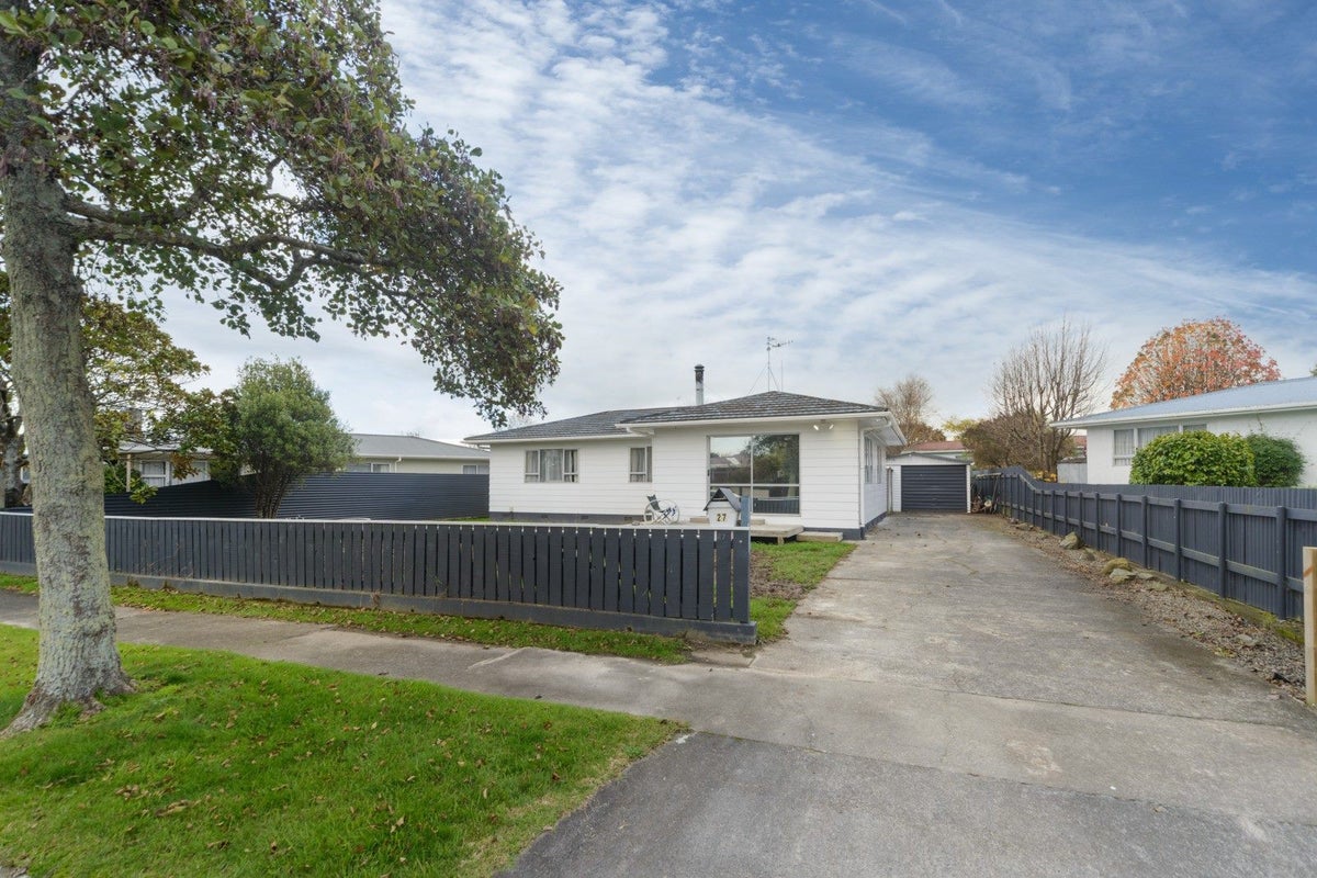 27 Pinedale Parade, Milson, Palmerston North - Carousel 16