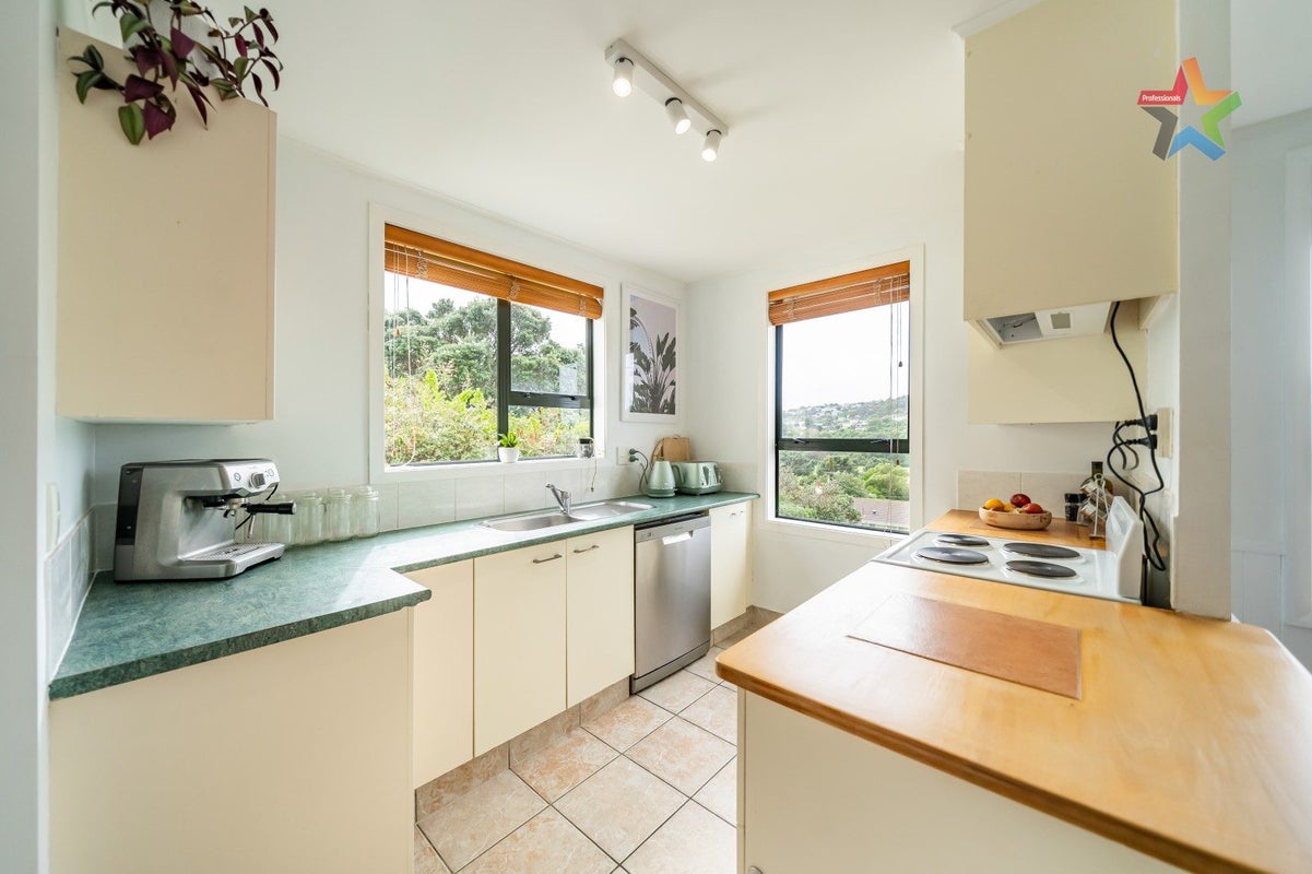 22 Waiuta Street, Titahi Bay, Porirua - Carousel 2