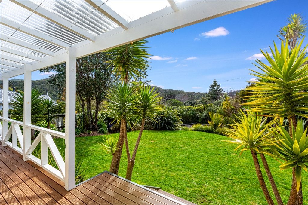 15 Foster Crescent, Belmont, Lower Hutt, Wellington - Carousel 1