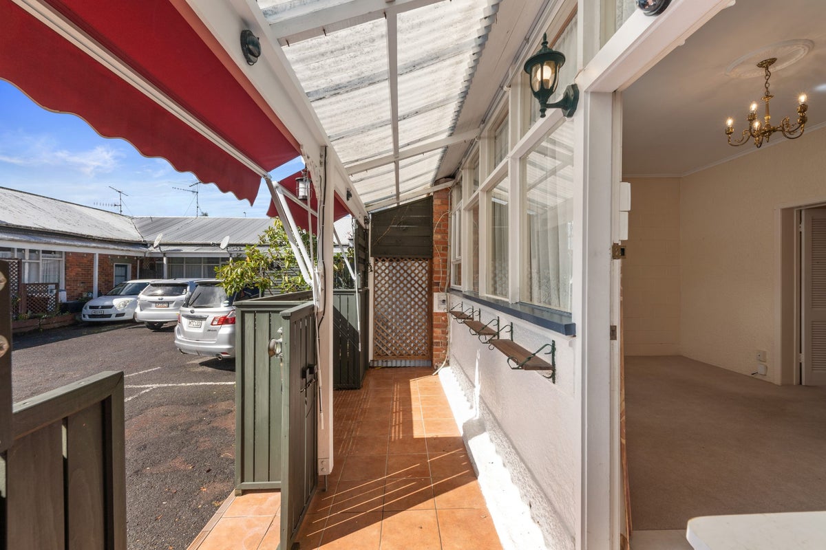 4/9 August Place, Greenlane, Auckland - Carousel 2