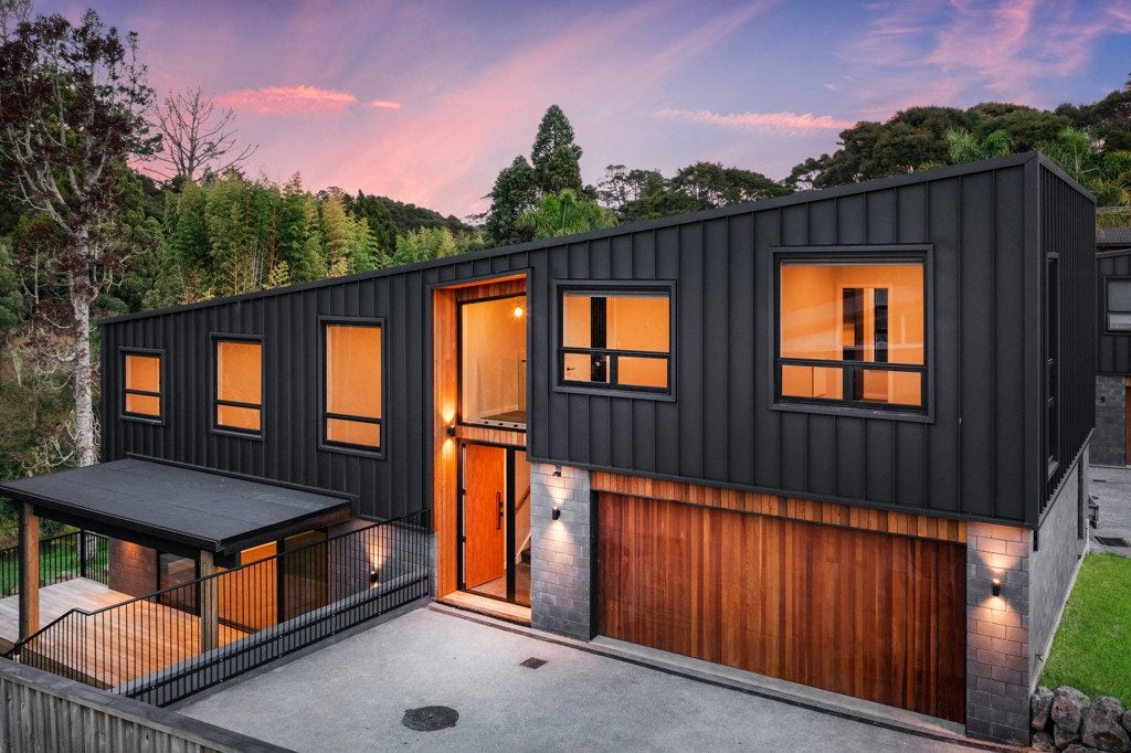 7 Kaihuia Lane, Oratia, Auckland - Carousel 1