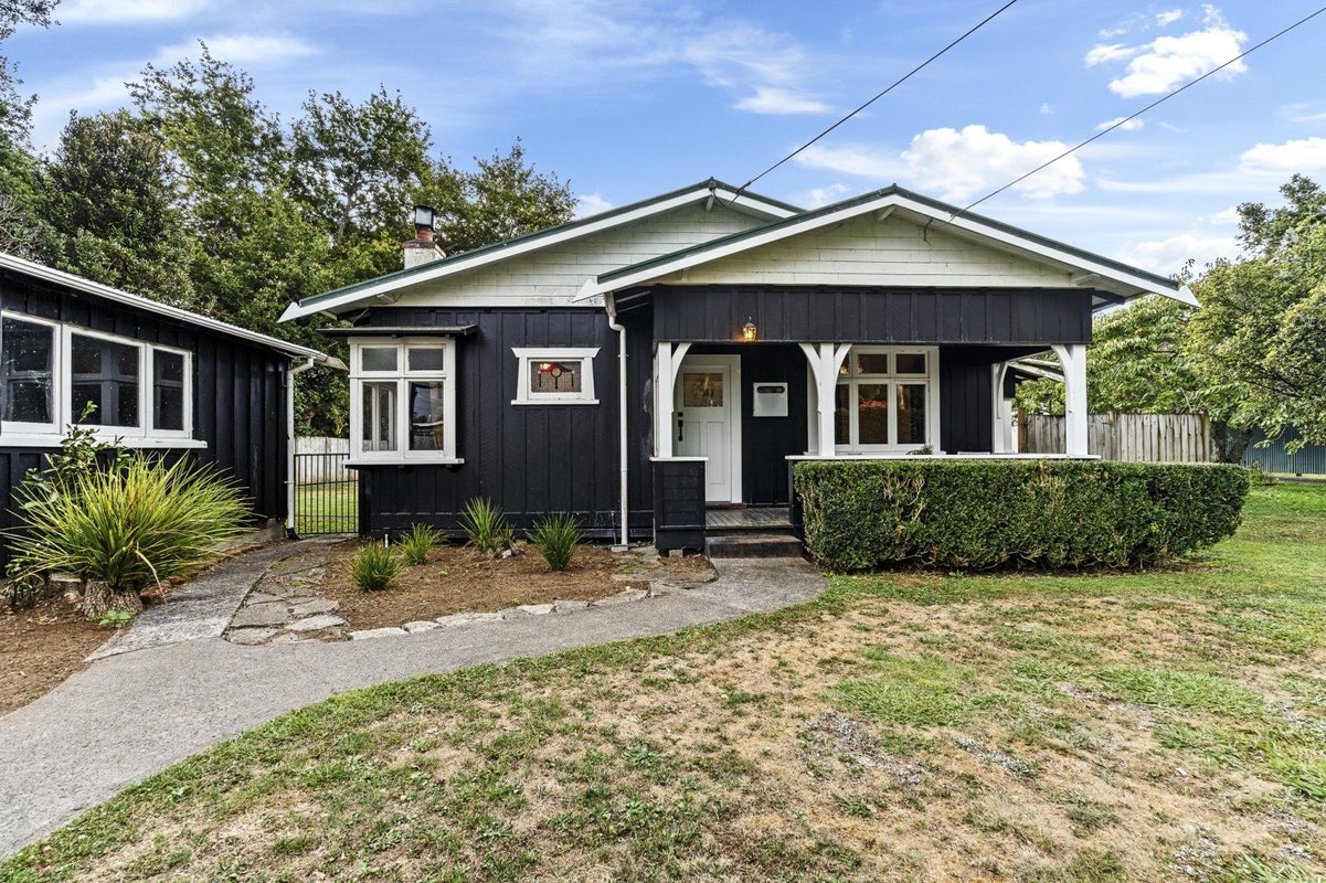 11 Woodleigh Street, Frankleigh Park, New Plymouth - Carousel 2
