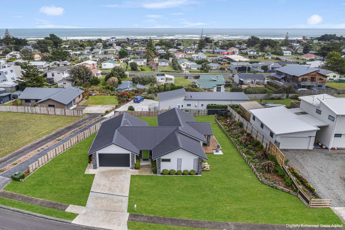 20 Taonui Street, Waitarere Beach, Levin - Carousel 2