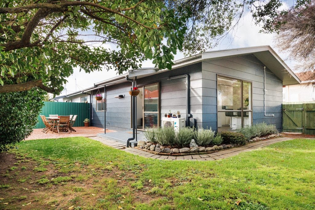 19A Colonial Place, Kelvin Grove, Palmerston North - Carousel 1