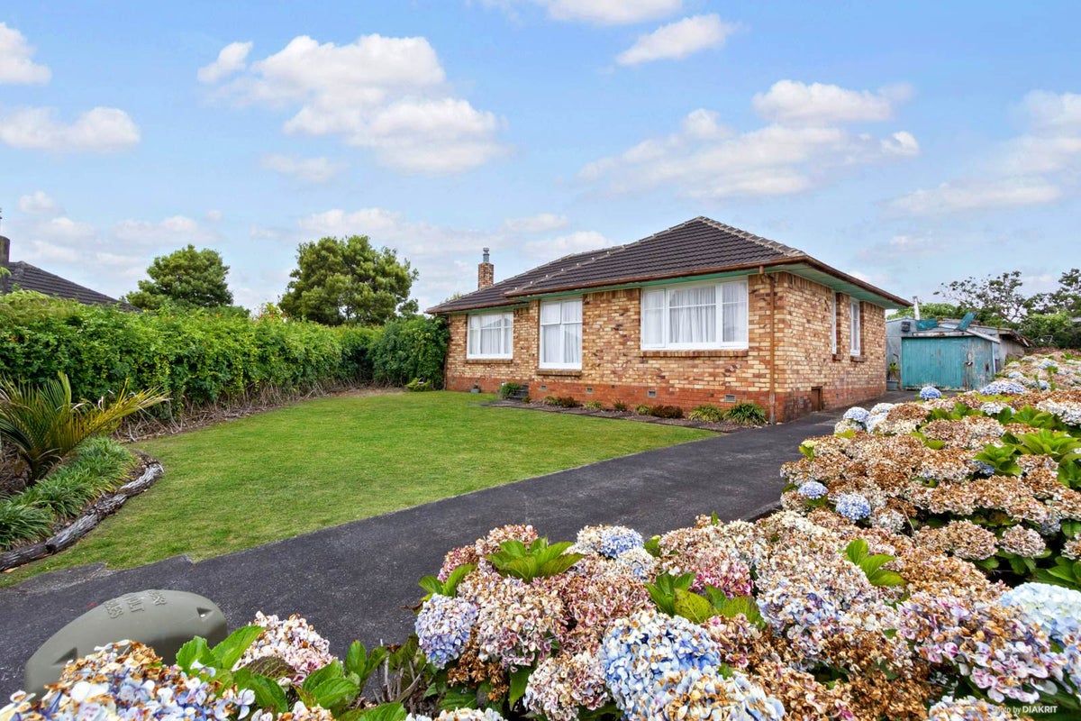 12B Shamrock Lane, Te Atatu Peninsula, Auckland - Carousel 1