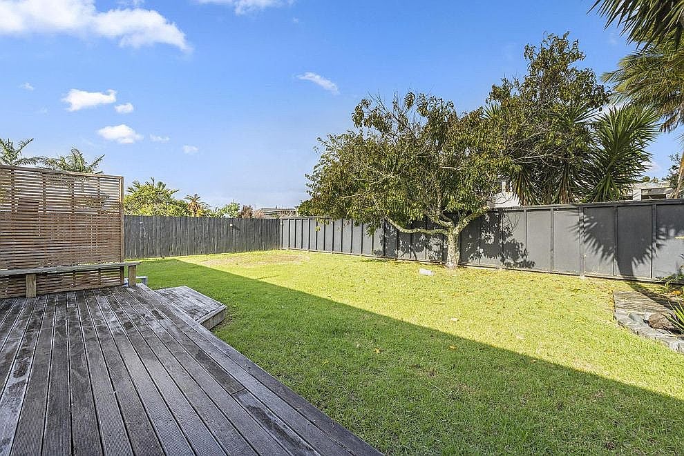 15 Buxton Street, Point Chevalier, Auckland - Carousel 2