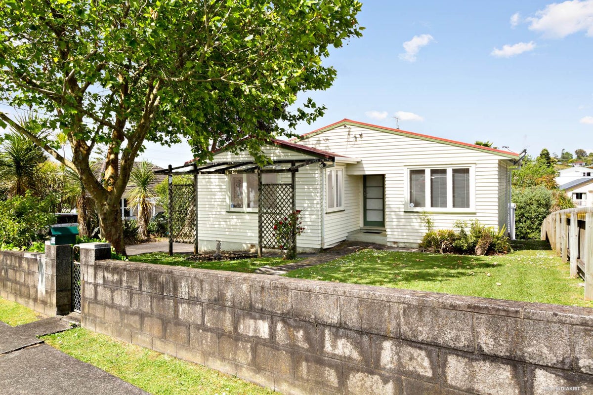 1/4 Ambler Avenue, Glen Eden, Auckland - Carousel 1