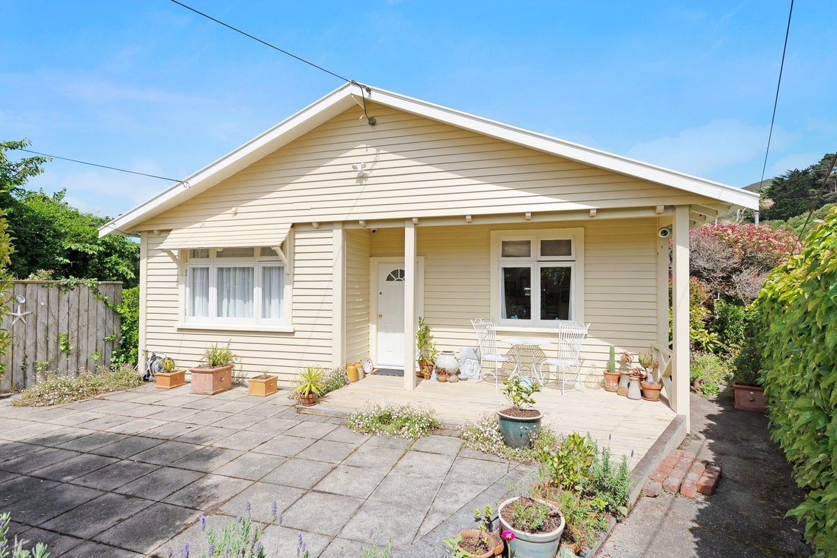1/21 Sunshine Avenue, Karori, Wellington - Carousel 1