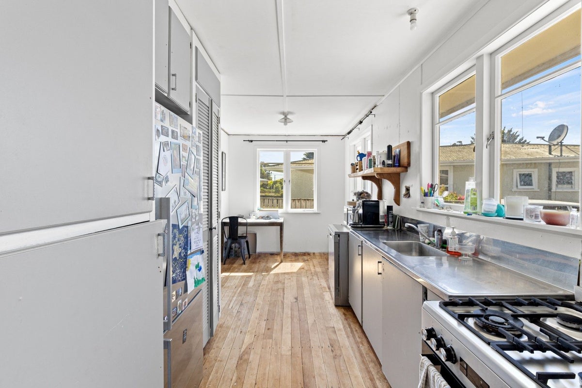 11 Flower Street, Bulls - Carousel 2