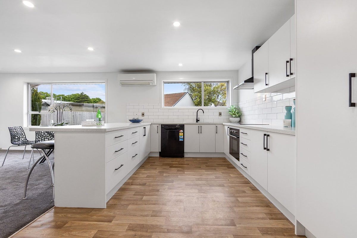 21 De Bloge Place, Burwood, Christchurch - Carousel 2