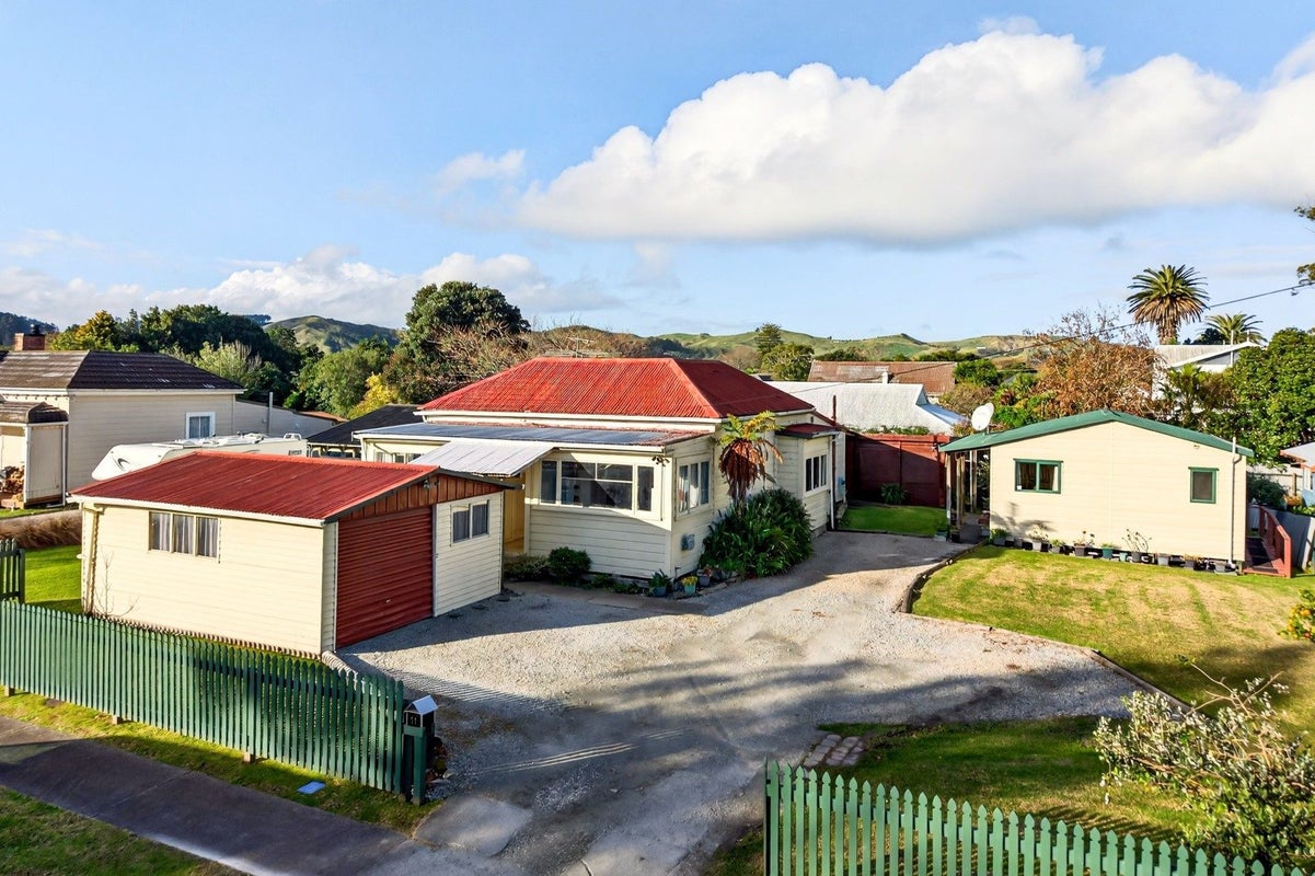 11 Harris Street, Kaiti, Gisborne - Carousel 1