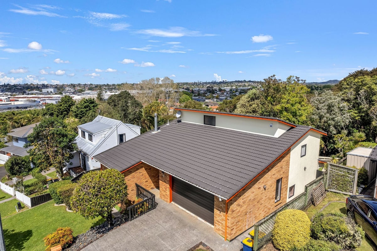 64 Rhinevale Close, Henderson, Auckland - Carousel 2