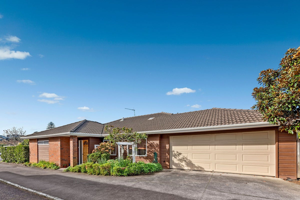 8 Derby Downs Place, Ellerslie, Auckland - Carousel 1