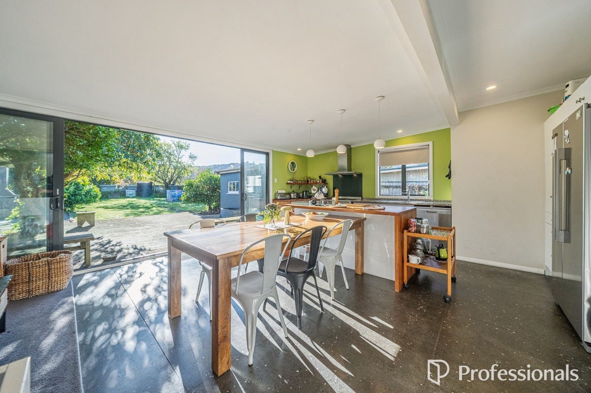 18 Burden Avenue, Wainuiomata, Lower Hutt - Carousel 2