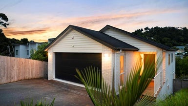 91 Tamahere DRIVE, Glenfield, Auckland - Carousel 1