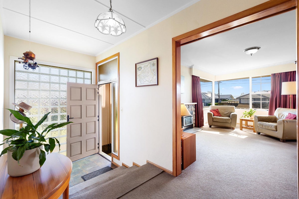 5 Smith Road, Merrilands, New Plymouth - Carousel 2