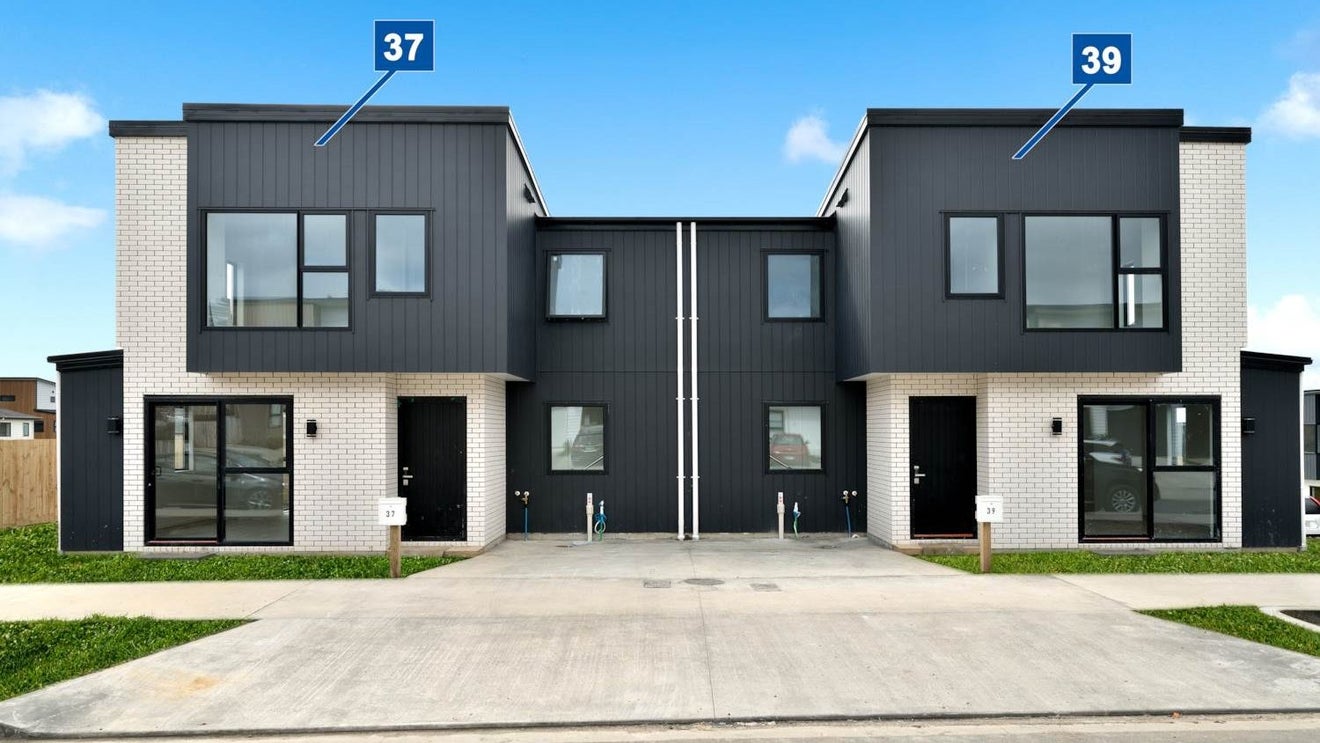 37 Paina Crescent, Massey, Auckland - Carousel 1