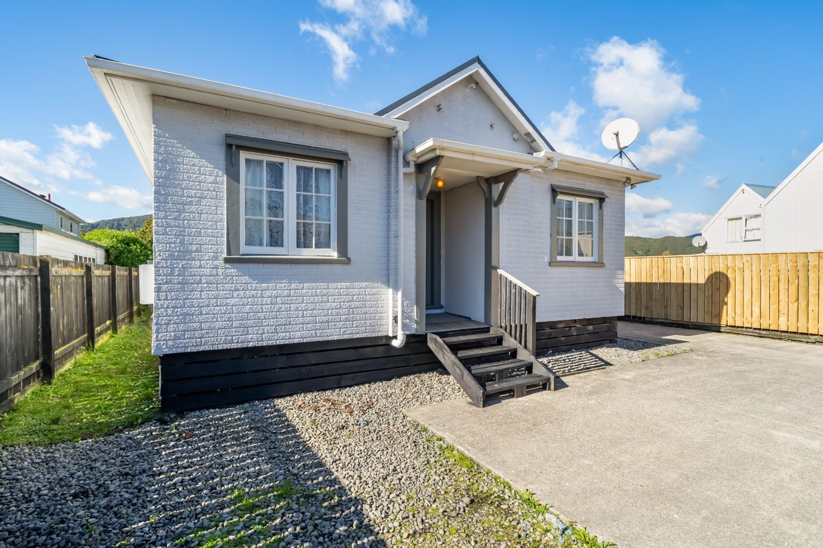 124A RANDWICK RD, MOERA, LOWER HUTT - Carousel 1