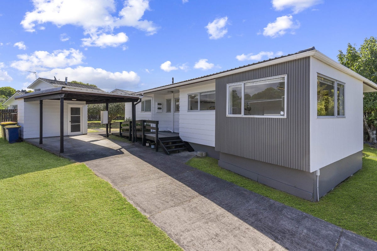 6 Mannering Place, Hillcrest, Auckland - Carousel 2