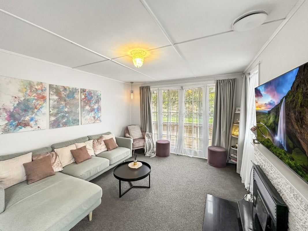 14 Logie Street, Stokes Valley, Lower Hutt - Carousel 2