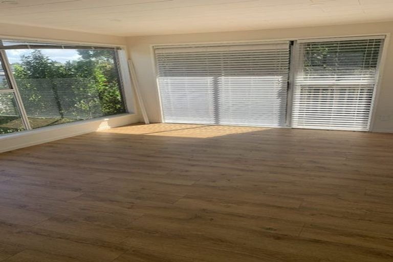 13 Cockayne Crescent, Sunnynook, Auckland - Carousel 1
