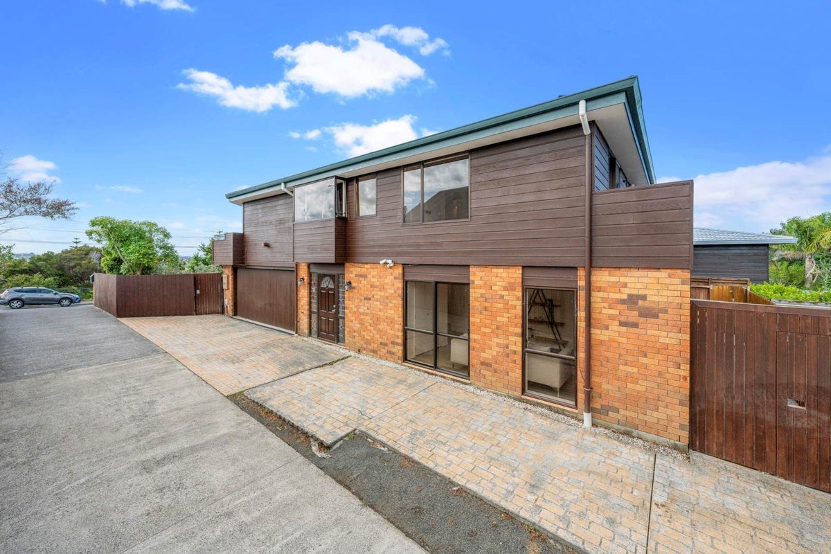 1/718 East Coast Road, Pinehill, Auckland - Carousel 1