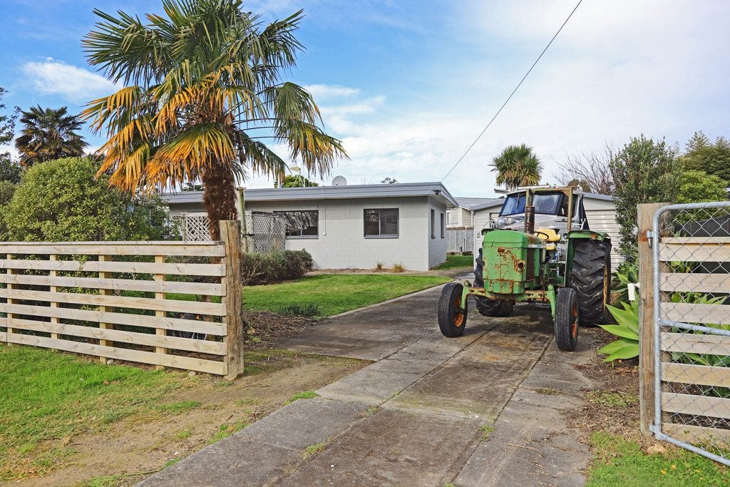 20 Gillies Crescent, Waimarama, Havelock North - Carousel 15