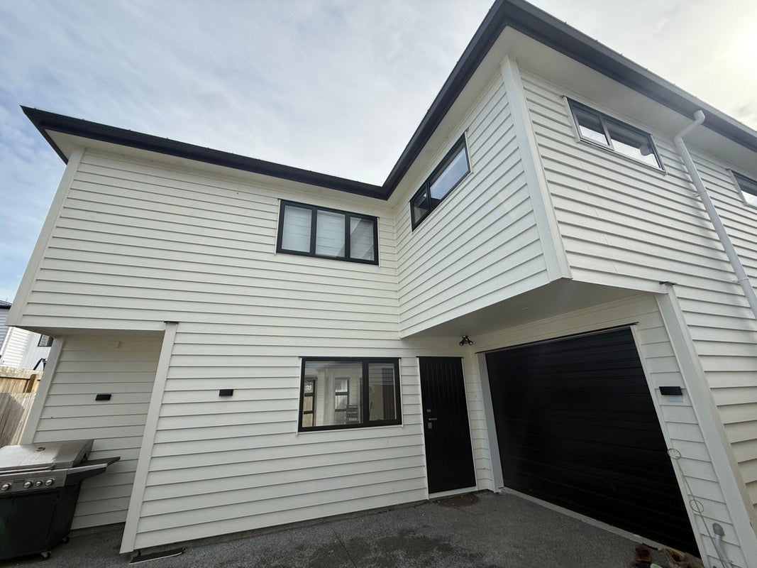 20B Castleford Street, Green Bay, Auckland - Carousel 1
