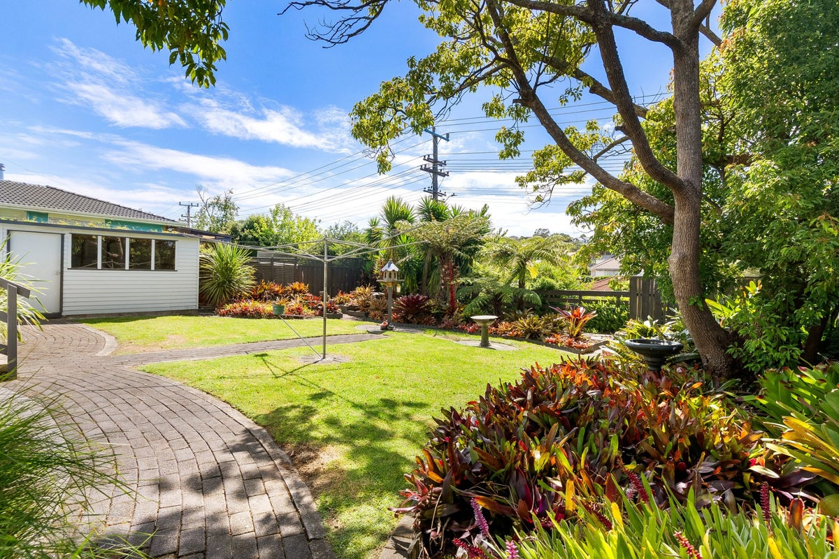 30 Vina Place, Massey, Auckland - Carousel 2