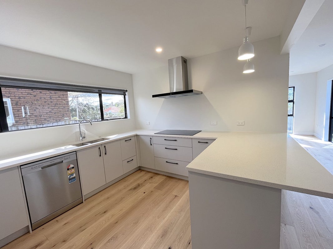2/67 Nile Road, Milford, Auckland - Carousel 1