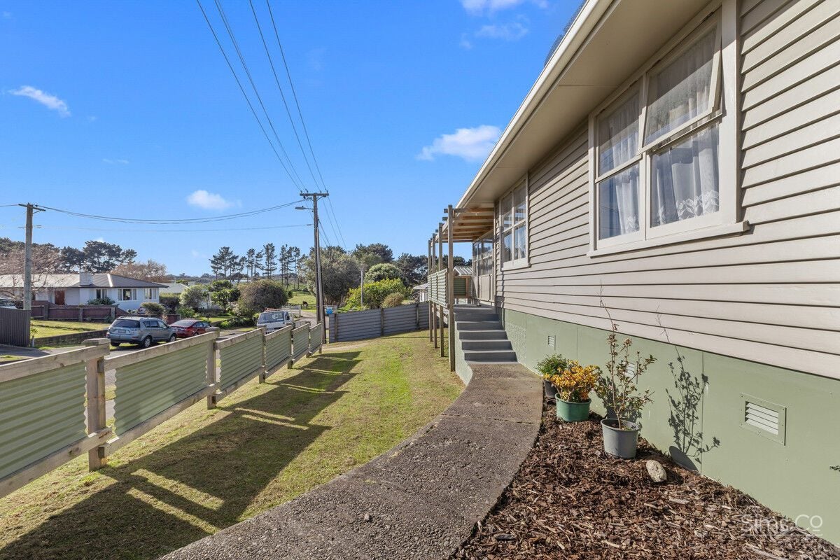 4 Glenn Street, Castlecliff, Whanganui - Carousel 2
