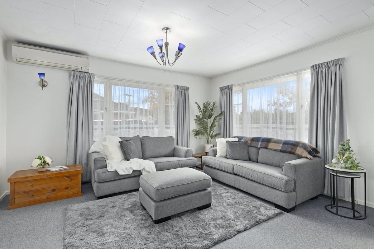 2/51A PINE AVENUE, Ebdentown, Upper Hutt - Carousel 2