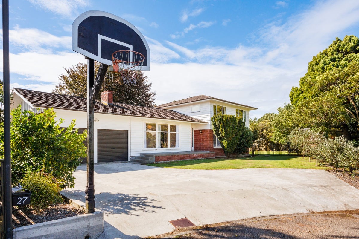 27 St Albans Avenue, Hokowhitu, Palmerston North - Carousel 1
