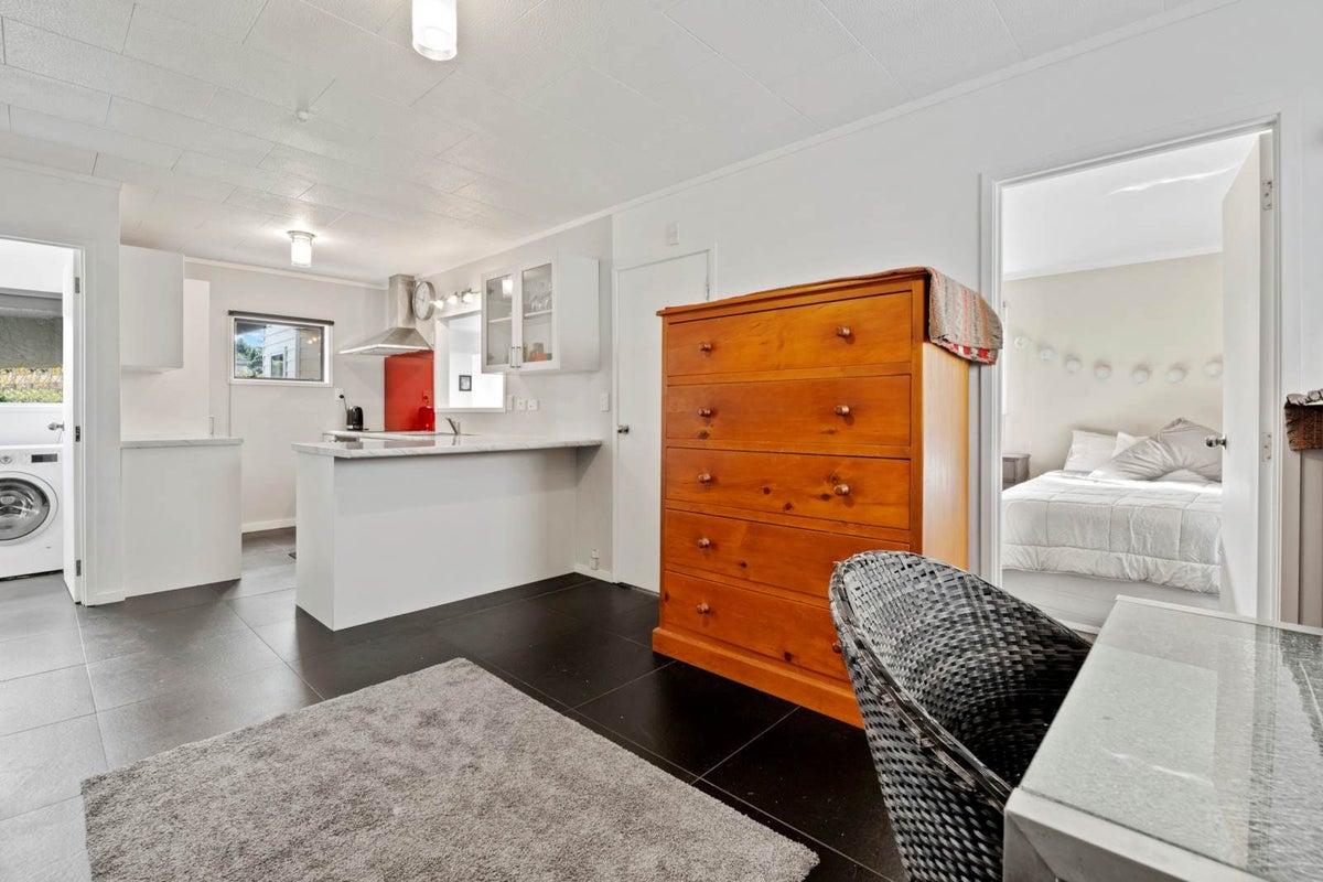 39B Brian Crescent, Stanmore Bay, Whangaparaoa - Carousel 2