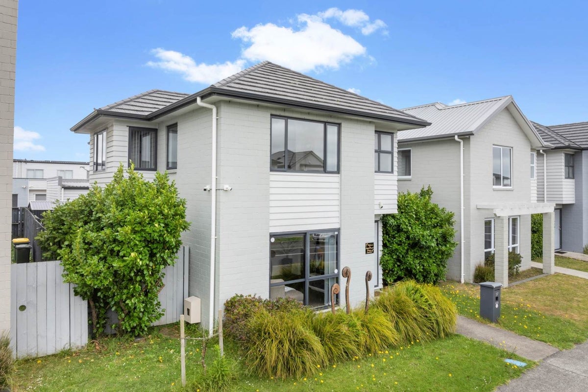 37 Treestump Road, Takanini, Auckland - Carousel 1