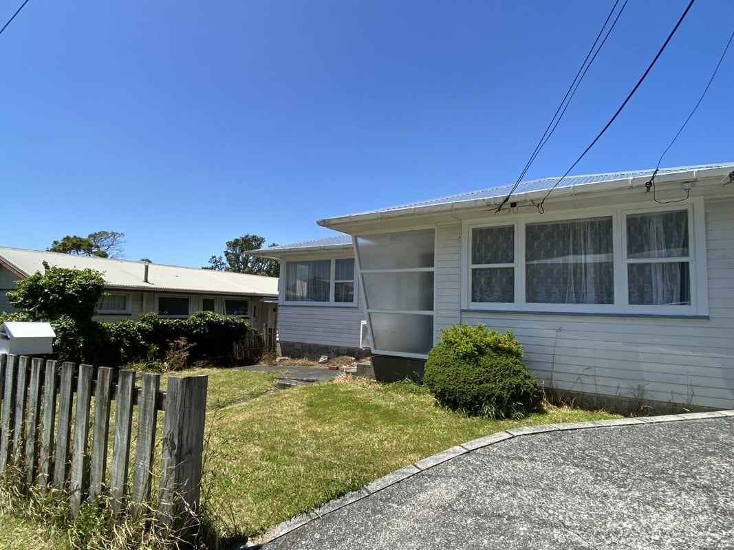 87 Beazley Avenue, Paparangi, Wellington - Carousel 1
