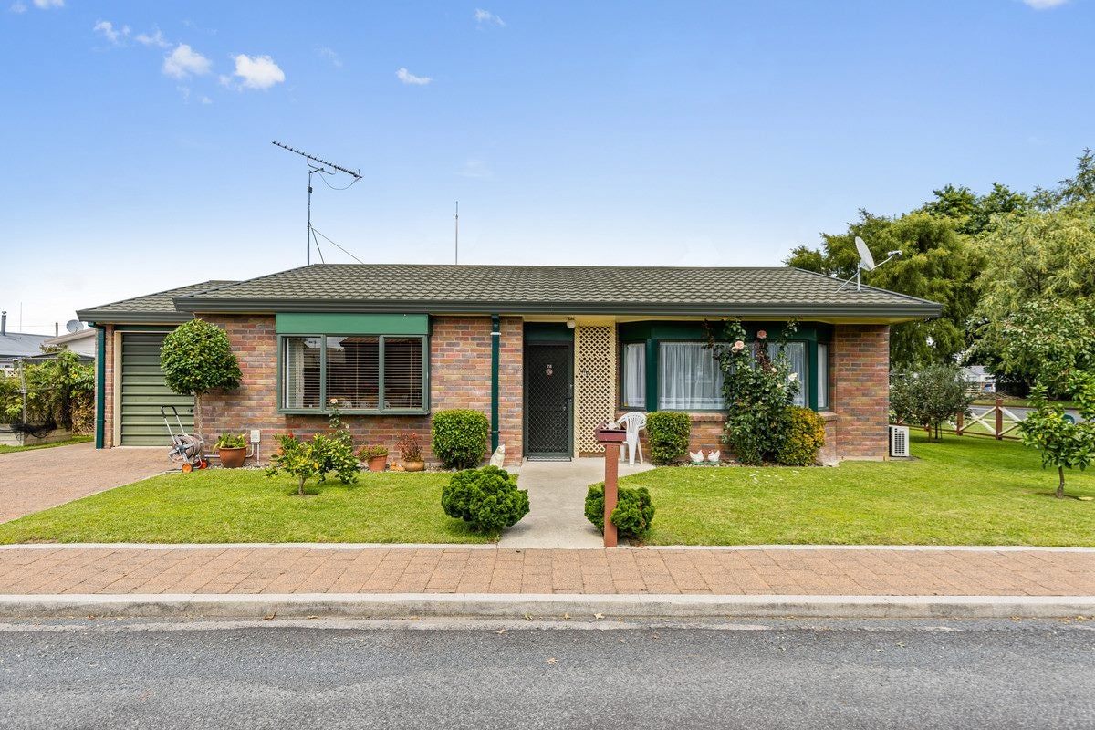 110 Burns Street, Leamington, Cambridge - Carousel 1