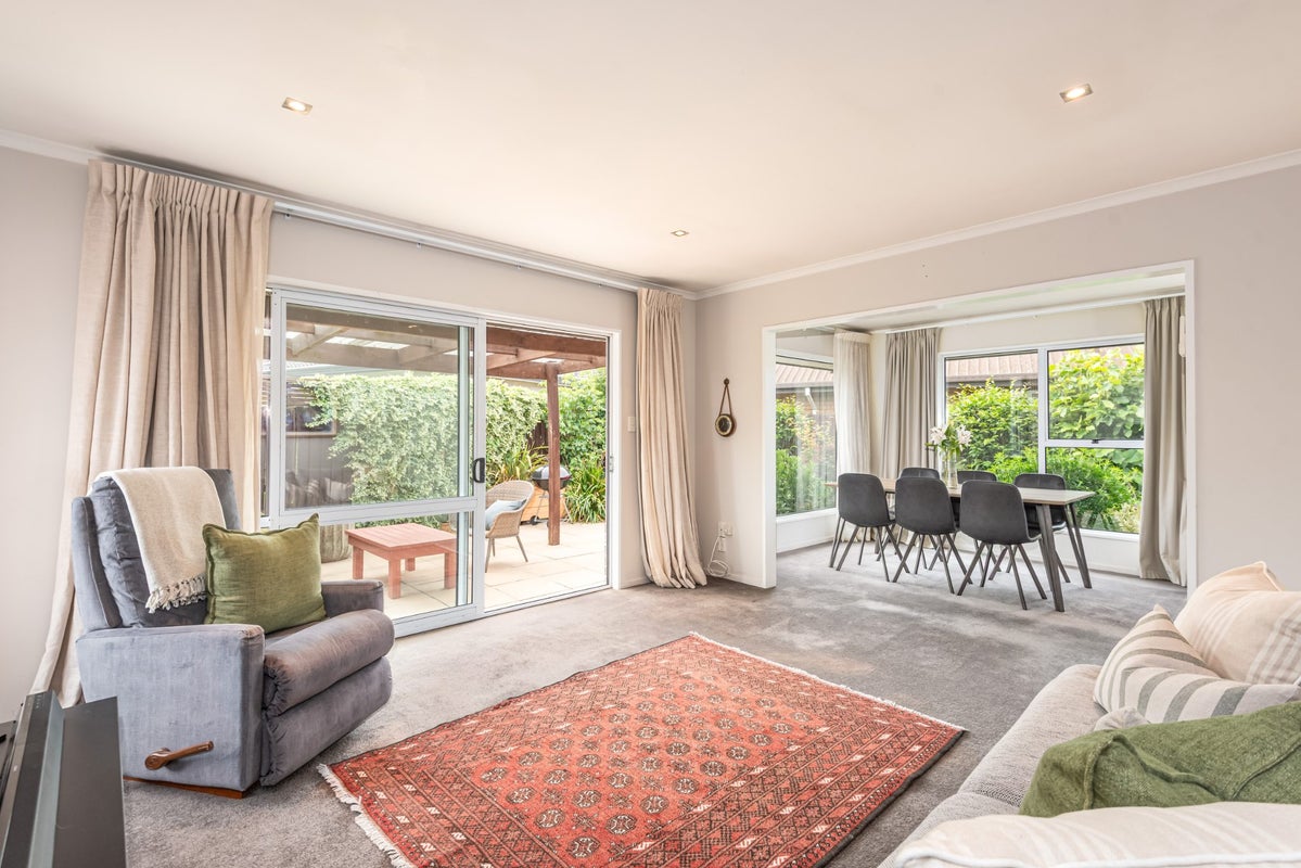 1/12 Lochmore Street, Bishopdale, Christchurch - Carousel 2