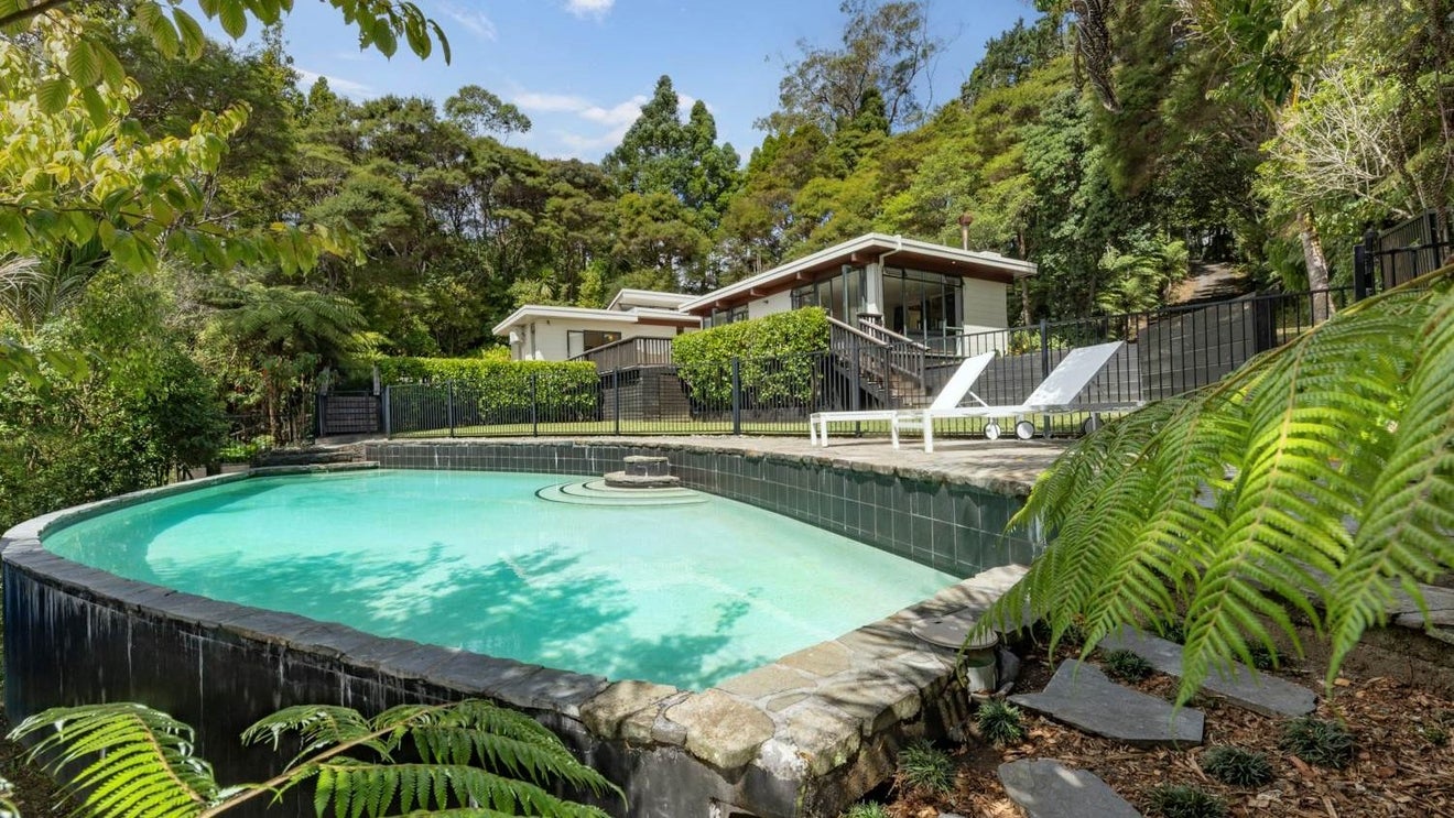14 Kopiko Road, Titirangi, Auckland - Carousel 1