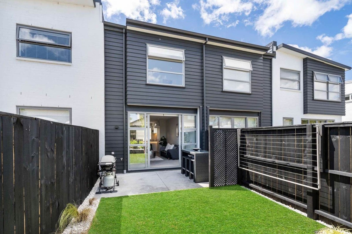 268C JACK LACHLAN DR, Beachlands, Beachlands  - Carousel 1