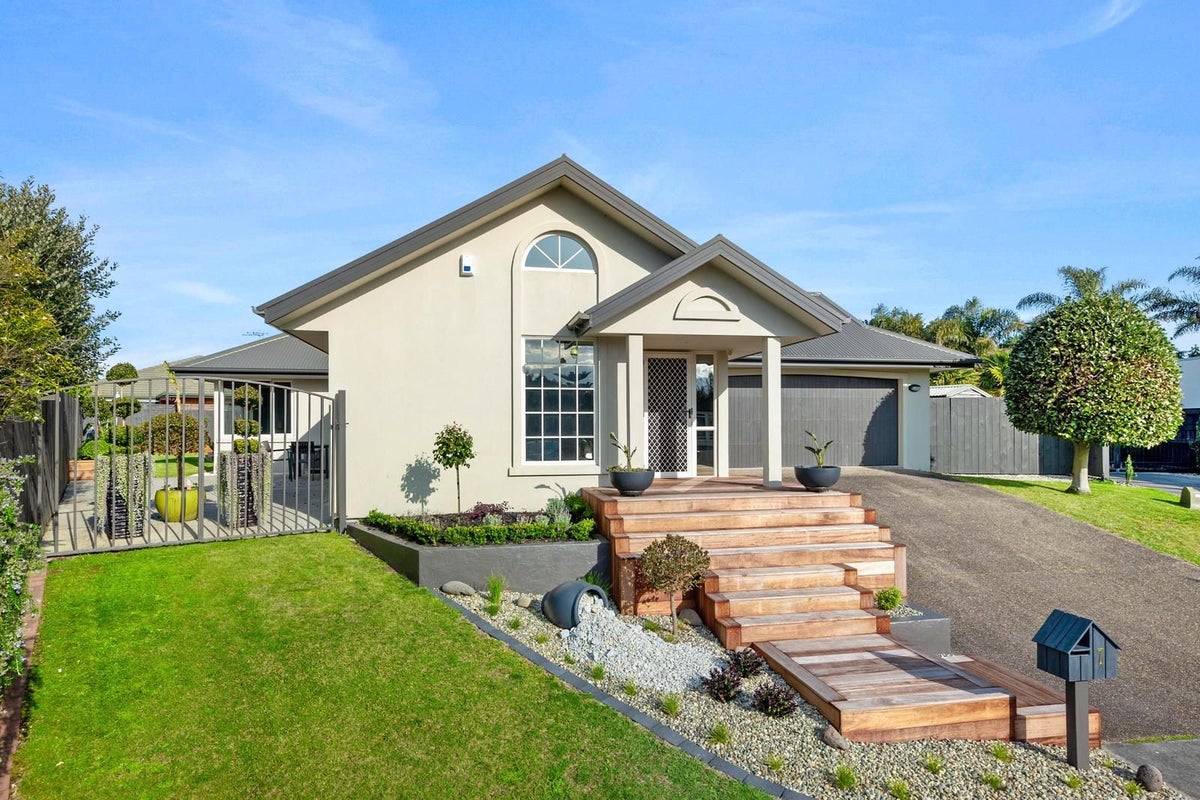 7 Bayswater Court, Huntington, Hamilton - Carousel 2