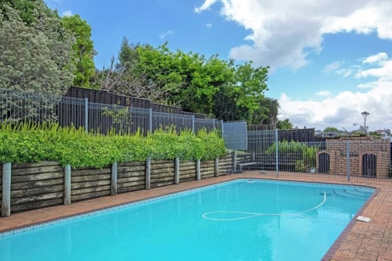 36 Haseler Crescent, Howick, Auckland - Carousel 2