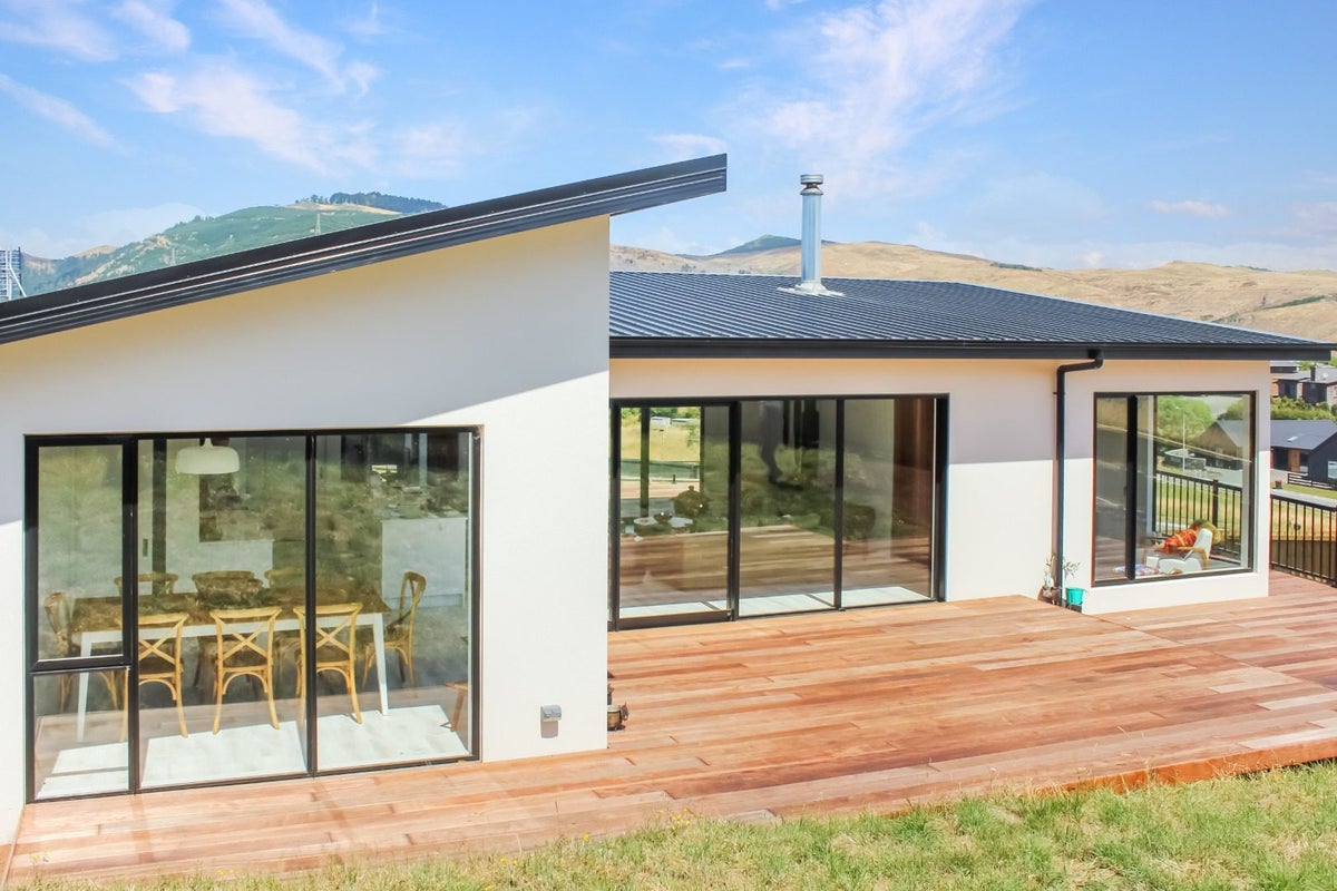 22 Eaglesfield Close, Westmorland, Christchurch - Carousel 1