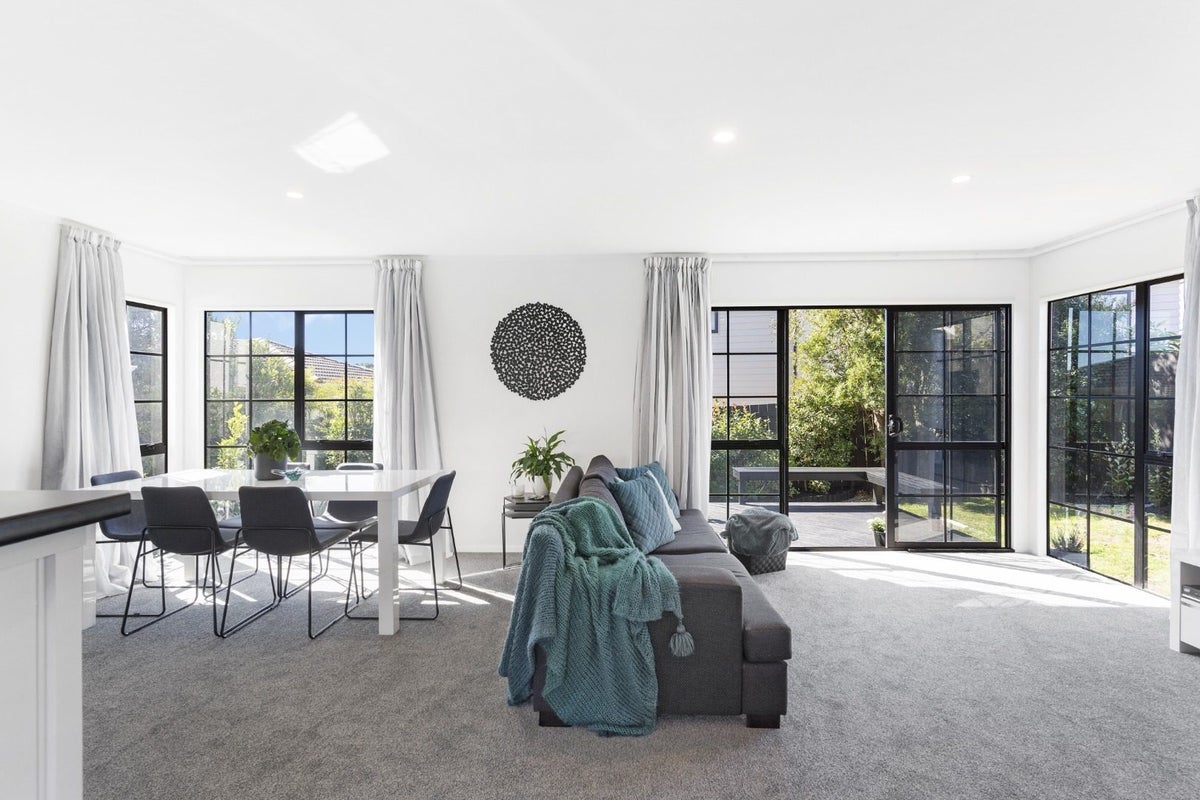 10B Hadfield Avenue, Waterview, Auckland - Carousel 1